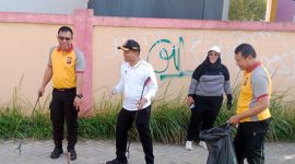 Polsek Tigaraksa dan Forkopimcam Gelar Jumat Asri Bersihkan Lingkungan
