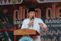 Bupati Tangerang Moch. Maesyal Rasyid memberikan motivasi kepada lulusan SMKS Gema Bangsa agar terus belajar, bekerja keras, dan mampu menciptakan peluang usaha mandiri. (Dok: Istimewa)