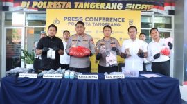 Kapolresta Tangerang Kombes Pol Andi Muhammad Indra Waspada Amirullah menunjukkan barang bukti hasil pengungkapan jaringan narkotika sintetis lintas wilayah.(Foto: Istimewa)