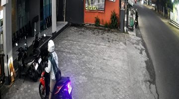 Foto : Aksi maling curanmor terekam kamera CCTV di Klinik Bougenville Ciekek, Kecamatan Majasari, Kabupaten Pandeglang