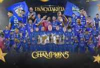 Pemain, pelatih, dan seluruh elemen Persib Bandung merayakan keberhasilan meraih gelar Super League 2025/26 sekaligus mencatat sejarah sebagai klub Indonesia pertama yang mampu menjuarai kompetisi kasta tertinggi nasional tiga musim berturut-turut.(Dok:Istimewa)