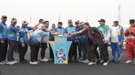 Gubernur Banten Andra Soni membuka POPDA XII dan PEPARPEDA IX Provinsi Banten Tahun 2026 di Stadion Geger Cilegon. Foto: Istimewa.