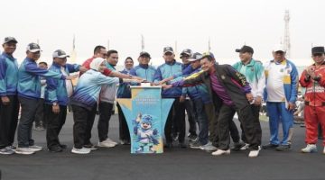 Gubernur Banten Andra Soni membuka POPDA XII dan PEPARPEDA IX Provinsi Banten Tahun 2026 di Stadion Geger Cilegon. Foto: Istimewa.