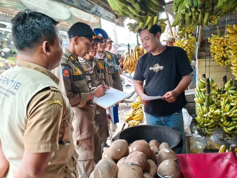 Foto : Satpol PP Kabupaten Tangerang Layangkan SP3 ke 81 Pedagang Eks TPPS Pasar Cisoka