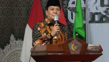 Bupati Tangerang Moch. Maesyal Rasyid ketika sambutan di Acara Tasyakkur dan Ikhtitam Angkatan XXXIII Santri Kelas VI Ma’had Tarbiyatul Mubtadiin Pasirnangka, Kecamatan Tigaraksa