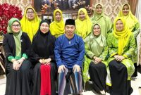 Foto : Ketua Umum Pengurus Besar Mathla'ul Anwar Dr. KH Jazuli Juwaini (depan, tengah) menerima audiensi Muslimat Matla'ul Anwar (MUSMA) yang dipimpin Ketua Umum Neneng Siti Solihah (depan, kedua kanan) di Tangerang Selatan, 29 Mei 2026 (Foto: Dok. PP MUSMA)
