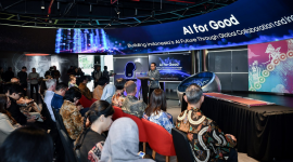 Wakil Menteri Komunikasi dan Digital, Nezar Patria menyampaikan sambutan dalam acara AI Center of Excellence Accelerate AI for Good di Jakarta Pusat. Foto: Istimewa.