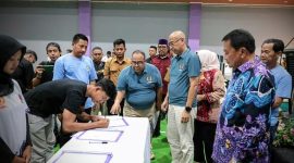 Foto : Bupati Tangerang, Moch. Maesyal Rasyid, menghadiri penandatanganan kesepakatan kerja atlet dan pelatih kontingen Kabupaten Tangerang. 