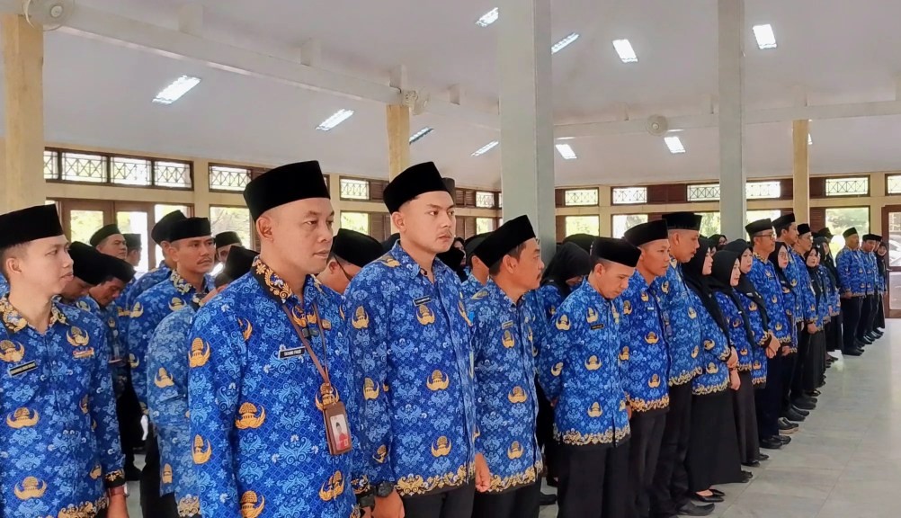 Foto : Bupati Pandeglang, Raden Dewi Setiani, saat melantik 132 pejabat administrator, pengawas, dan kepala UPT Puskesmas di Aula Pendopo Pandeglang, Senin (6/7/2026).