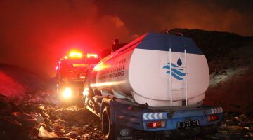 PERUMDAM TKR Pasok Air dan Buka Akses Pipa untuk Pemadaman Kebakaran TPA Jatiwaringin