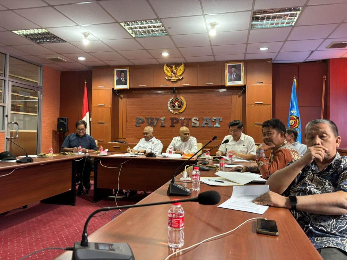 Foto : Rapat Pleno yang dipimpin Ketua Umum PWI Pusat, Akhmad Munir, di Kantor PWI Pusat, Jakarta, Kamis (9/7).