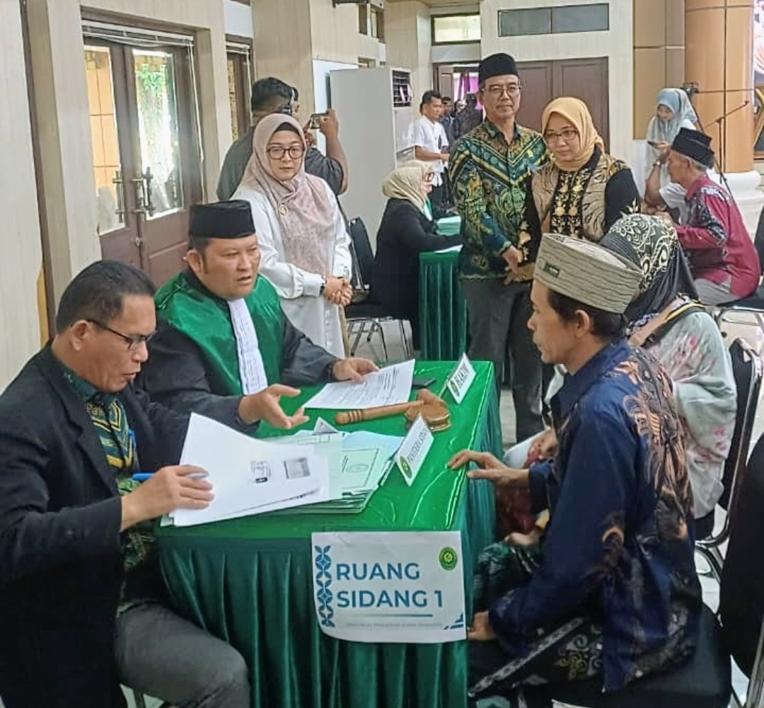 Sebanyak 267 pasangan suami istri (pasutri) di wilayah Daerah Pemilihan (Dapil) 1 Kabupaten Tangerang mengikuti Sidang Isbat Nikah Terpadu, Jumat (17/7).