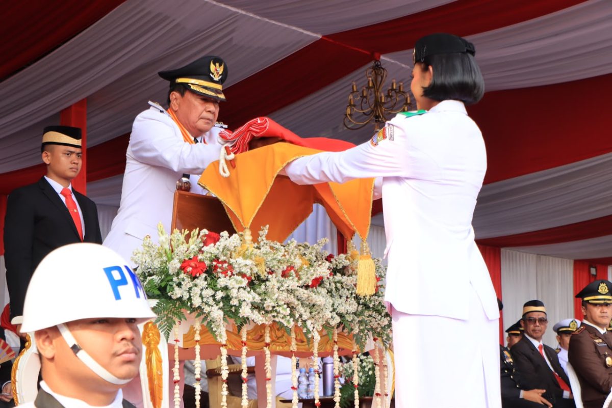 Bupati Tangerang Moh. Maesyal Rasyid saat Pimpin Upacara Detik Proklamasi