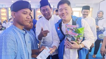 Tasyakuran HUT ke-28 PAN Jatim, Ratusan Anak Yatim Tulis Harapan di Rumah PAN