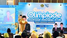 Kepala Kantor Kemenag Kabupaten Tangerang H. Akhmad Jubaedi membuka Olimpiade Madrasah Indonesia (OMI) 2026 tingkat Kabupaten Tangerang yang diikuti 1.749 peserta dari jenjang MI, MTs, dan MA. (Foto:Istimewa)