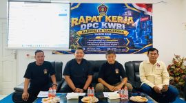 Ketua DPC KWRI Kabupaten Tangerang Heriyanto bersama jajaran pengurus dan anggota saat mengikuti Rapat Kerja (Raker) kepengurusan masa bakti 2026–2029 di Kabupaten Tangerang,